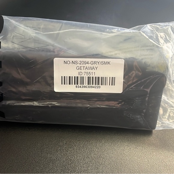 NWT Quay “GET AWAY” gry/smoke Unisex Sunglasses - Picture 6 of 7